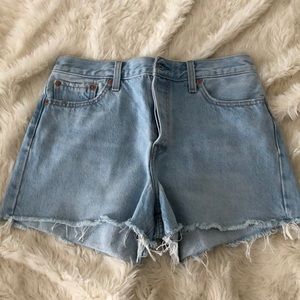 Levi’s high rise wedgie short